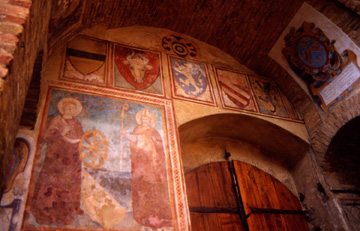 Historical paintings
in San Gimignano
(73973 bytes)